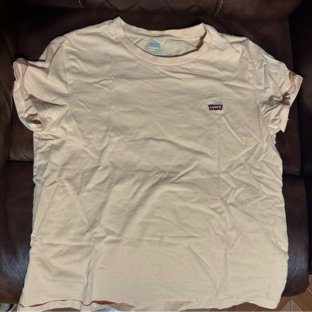 Levi's Cream Short Sleeve Tee Classic Crew Neck